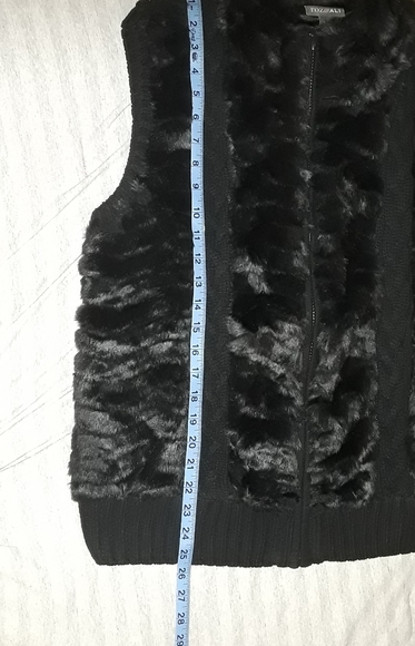 Roz & Ali Faux Fur Vest - Picture 8 of 9